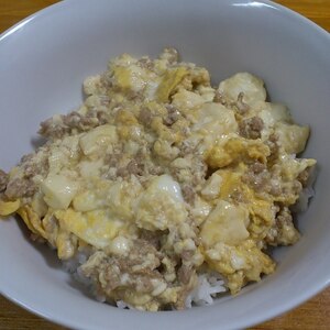 豆腐と鶏そぼろの玉子とじ丼